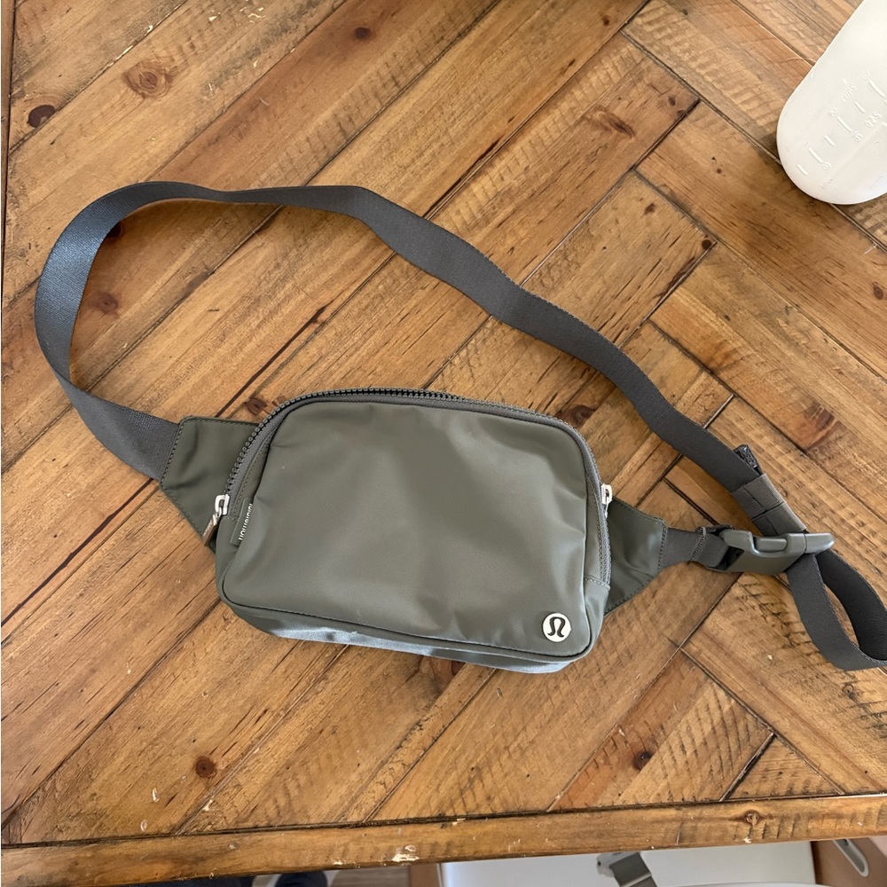 lululemon athletica Olive Women’s Belt Bag